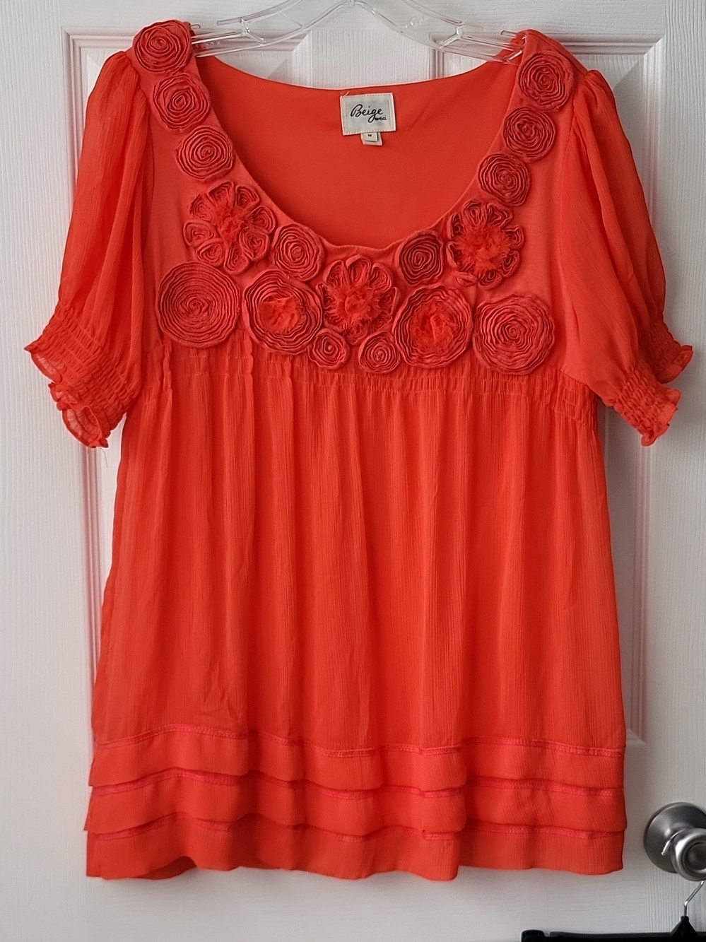 Beige by eci Coral Floral Scoop Neck Women's Top